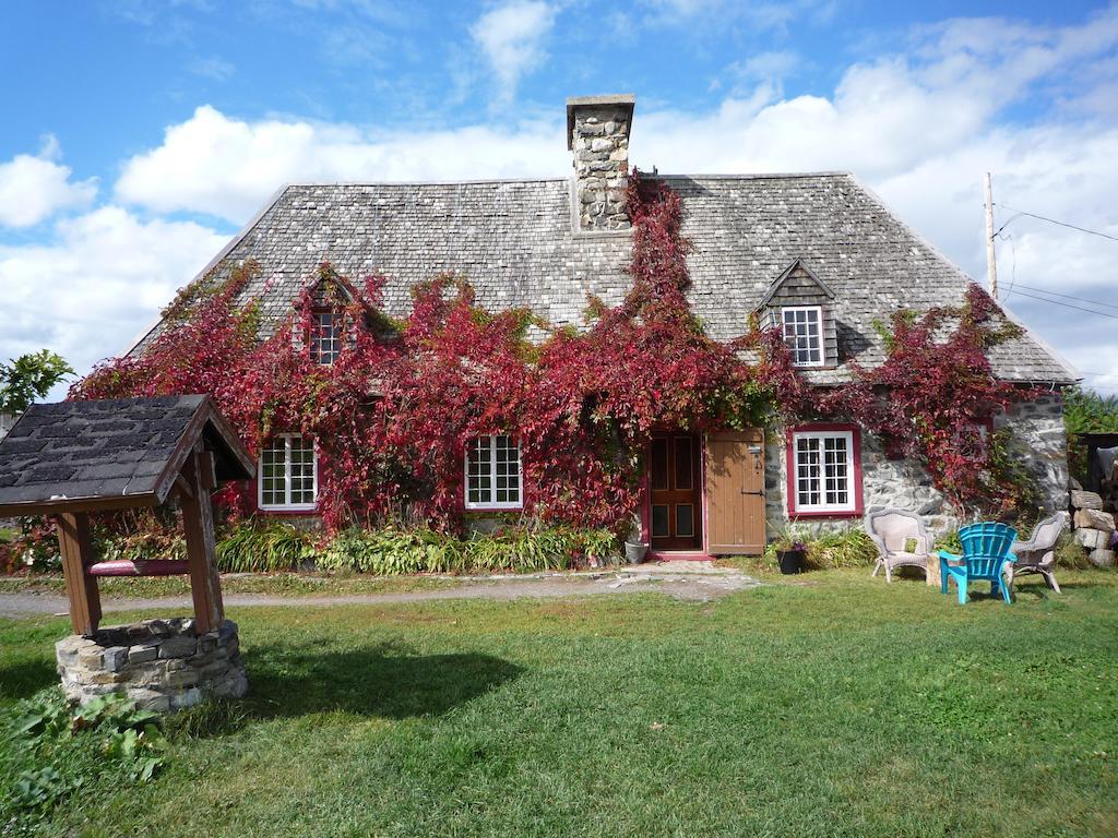 Auberge Le P'Tit Bonheur Saint-Laurent-de-l'ile d'Orleans Exterior foto